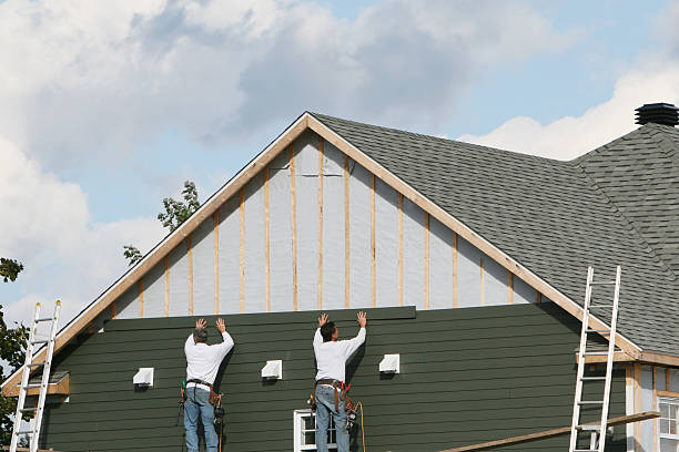 Professional Emergency Siding Repair technician working in Wedgefield, FL